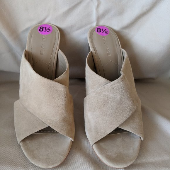 New Kendall + Kylie beige suede sandals size 8.5 with Acrylic Heel - Picture 2 of 7